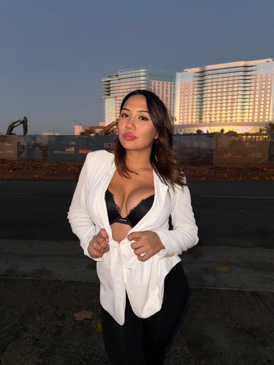 Take a pause and enjoy Ali Cruz — streaming from Guadalupe