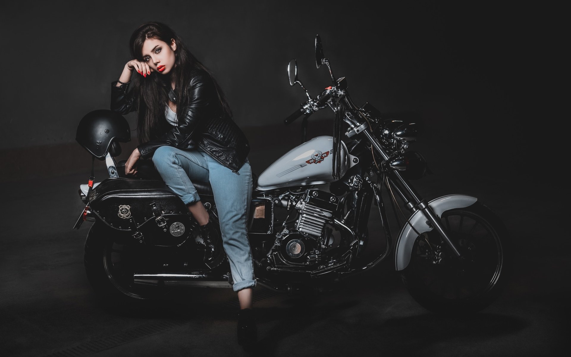 Biker girls: style and drive in Guadalupe