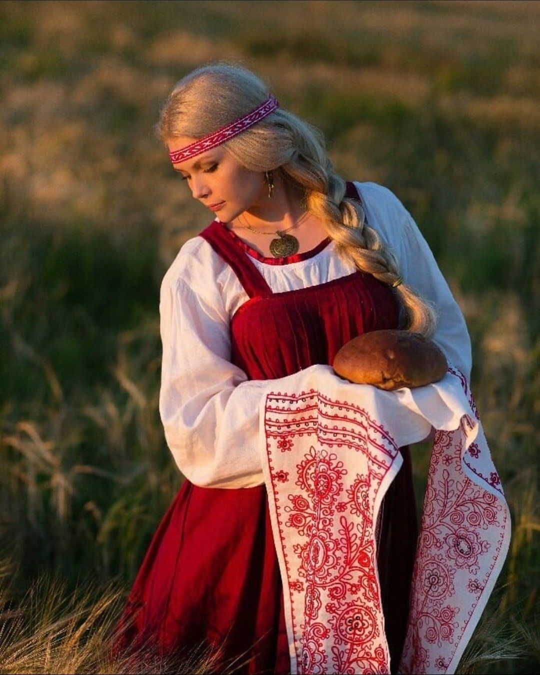 Girls in Slavic costumes in Guadalupe